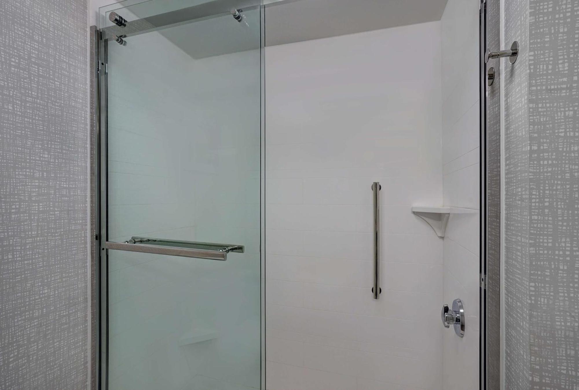Hampton Inn Utica Εξωτερικό φωτογραφία